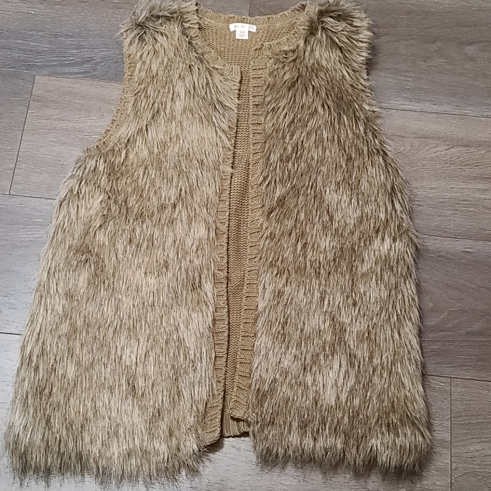 Xhilaration faux fur vest